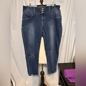 Royalty For Me Ankle Jeans. Cuffed. Cute 3 Button. Stretchy! Distressed Size 8.